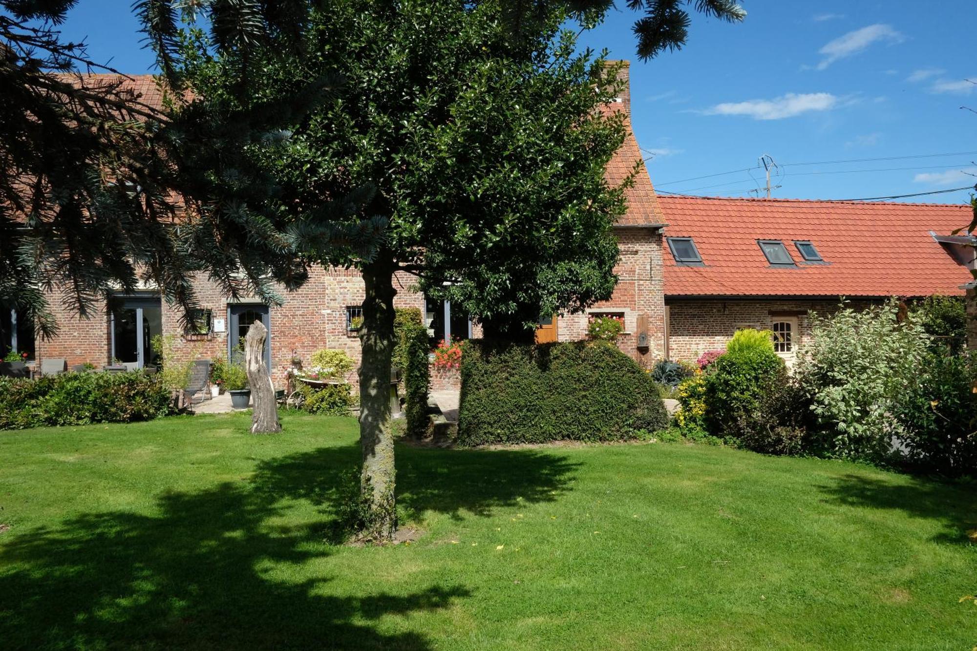 Les Charmilles Bed & Breakfast Hazebrouck Bagian luar foto